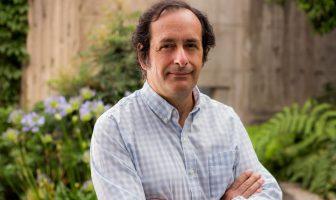 Carta al director de Carlos García en La Tercera / Tasa de interés y crecimiento