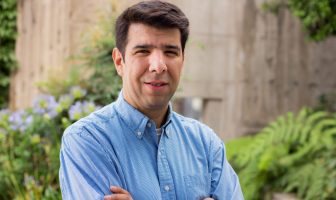 Mauricio Tejada participa en conferencia en Yale